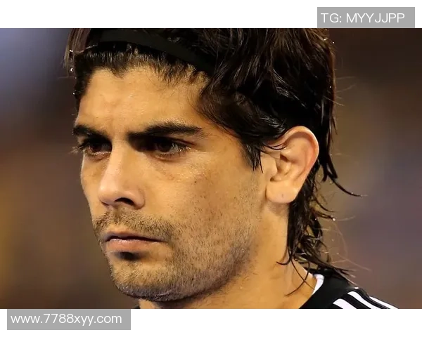 最英俊足球球星魅力大集合，展现顶级运动员风采与时尚气质