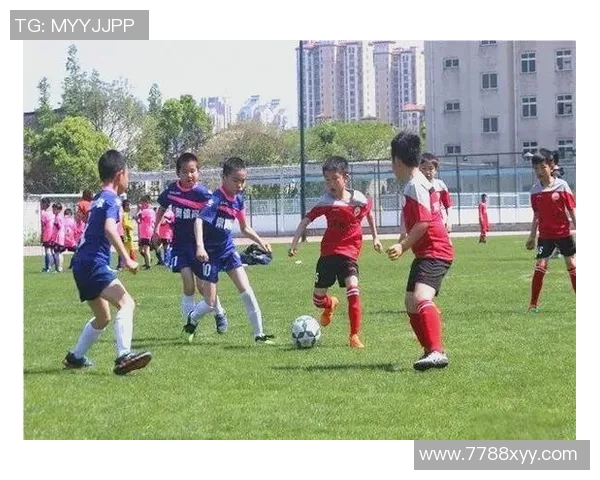 球星孩子在绿茵场追梦展现天赋与拼搏精神引发广泛关注 球星孩子在绿茵场追梦展现天赋与拼搏精神引发广泛关注